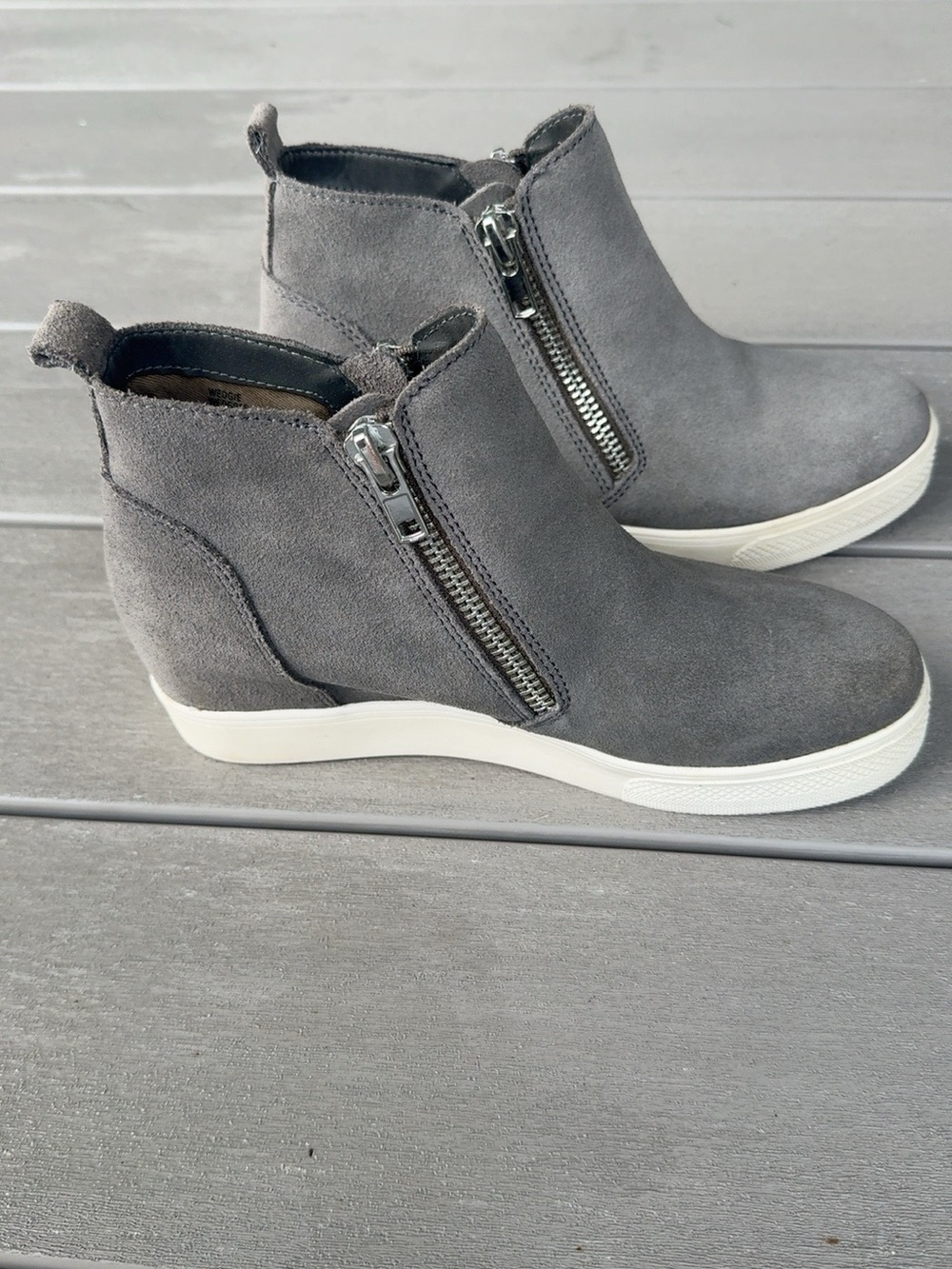 Steve Madden Wedgie Gray Suede Hidden Wedge Sneakers Size 9